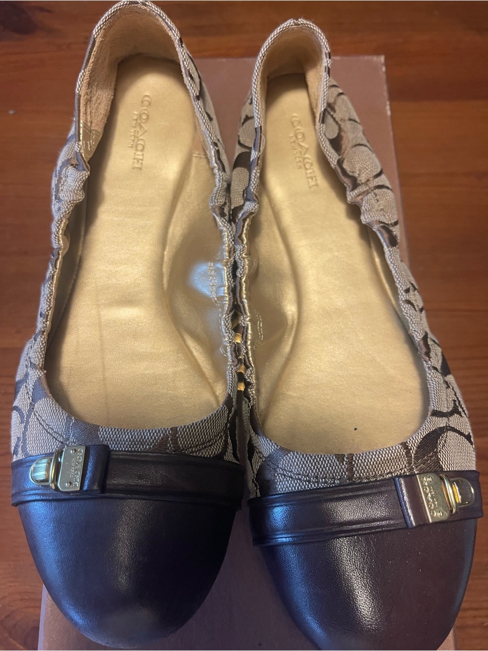 Copilot said: Coach Delphine Signature Ballet Flats | Khaki/Chestnut | Size 9.5